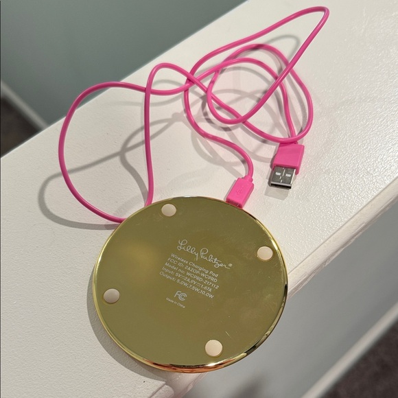 Lilly Pulitzer Wireless Charging Pad Seaing Things - Picture 2 of 4
